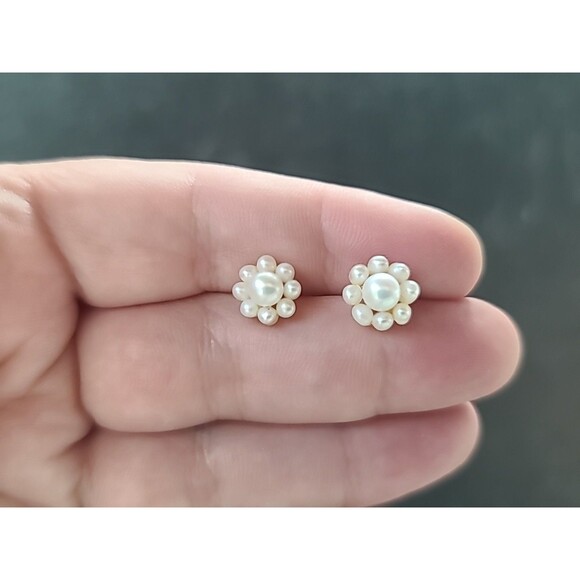 10K Yellow Gold Pearl Cluster Flower Shaped Stud Post Earrings Vintage - Picture 3 of 10